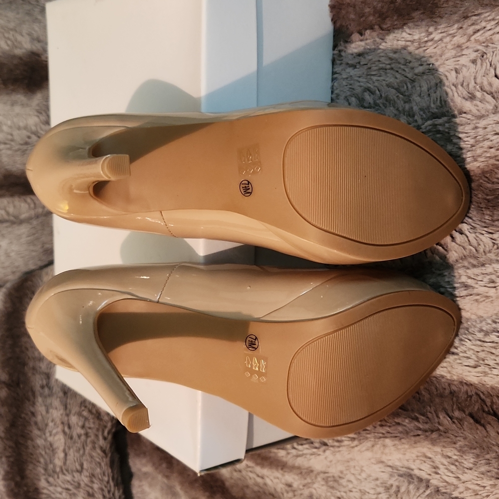 Heels - Picture 2 of 5
